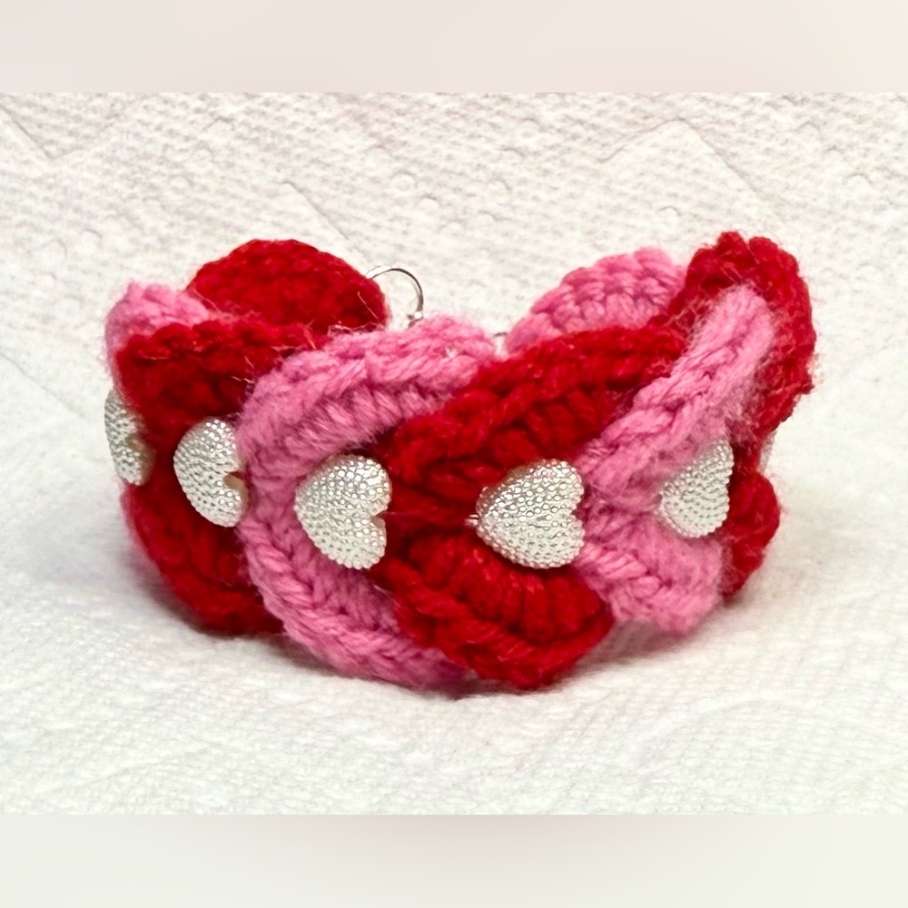 Red Pink Crochet Interlocking Bracelet w/ White Heart Resin Beads & Silver Clasp